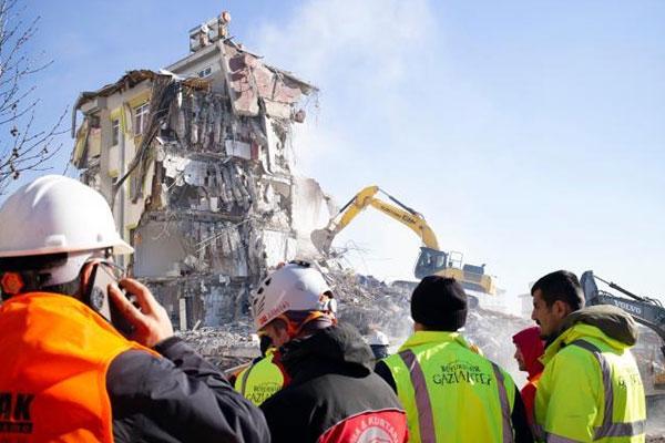 A building damaged by deadly earthquakes in Gaziantep